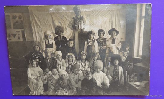Фото "Детский сад, новогодний балл-маскарад", Москва, 1940 г.