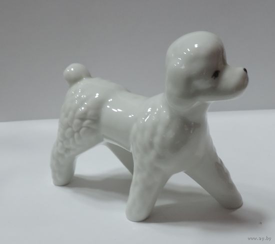 Статуэтка фарфоровая "Собачка" 70-80-е годы Европа. Высота 9 см.