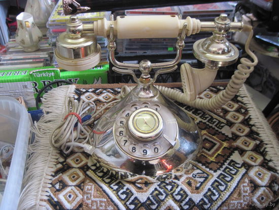 Винтажный советский телефон Уфа-82 с часами Слава(кварц).