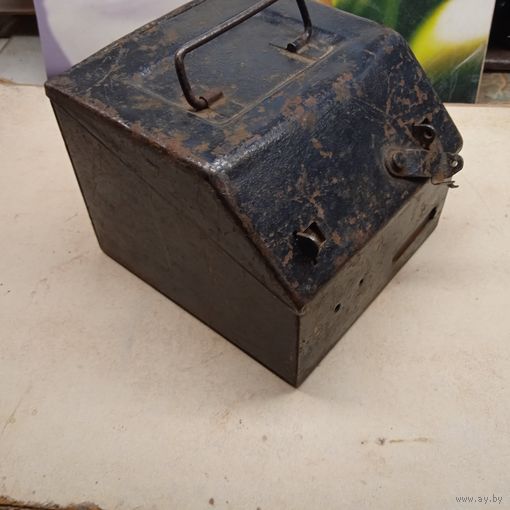 Металлический ящик для сбора монет (сейф-монетоприёмник) из кассы продажи билетов в общественном транспорте. СССР, 70-е годы прошлого столетия.