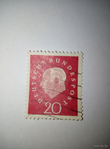 Марка. 1959 год. "Профессор доктор Т. Хойс"