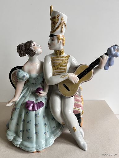 СТАТУЭТКА ФАРФОРОВАЯ  "ГУСАРСКАЯ БАЛЛАДА. СТАРИННЫЙ РОМАНС". БОЛЬШОЙ РАЗМЕР - 25*24*13 СМ. 1976-1991 ГОДА. КИЕВ. КЭКХЗ. УКРАИНА. СМ.ФОТО И ОПИСАНИЕ.