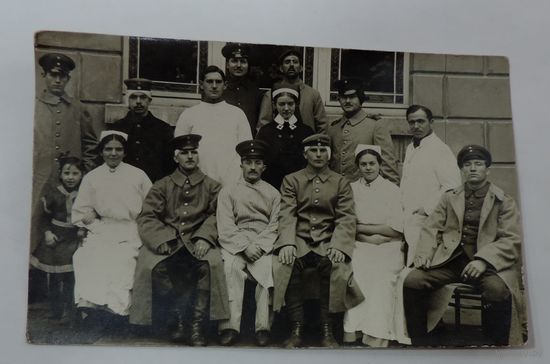 Фото солдат в военном госпитале. Германия до 1917 г. 1-я мировая война. Размер 8.7-13.7 см.
