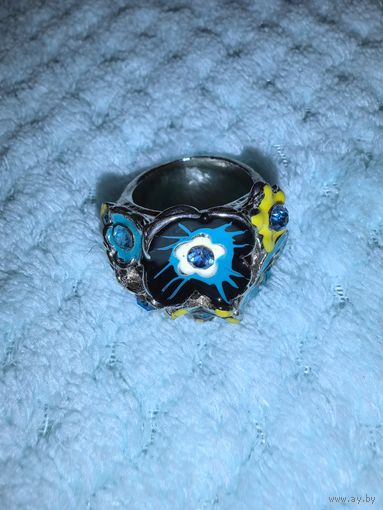 Кольцо с объёмным дизайном