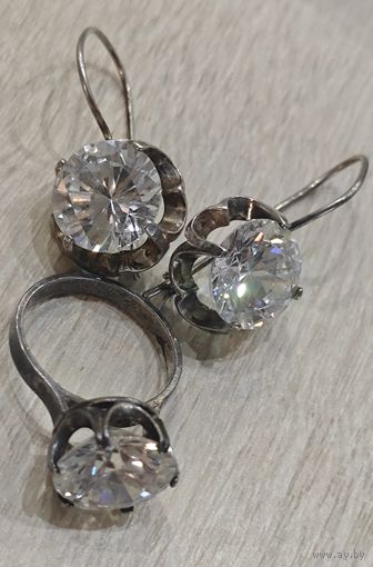 Советский, бижутерный гарнитур с хрусталем.