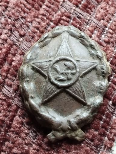Знак краскома РККА или кокарда? Размер- 2.5 см .