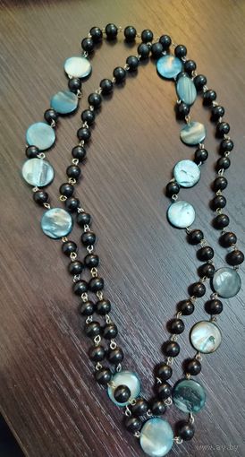 Большой лот винтажных 4 ожерелья из бусен на цепочках . 1 ожерелье металлическое .