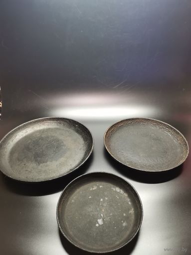 Сковорода СССР (чугун) одним лотом.