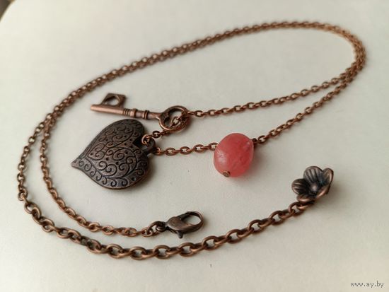 Подвеска с сердечком, ключиком и вишневым кварцем