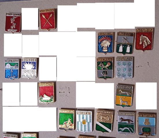 Один значек – 1 рубль. Серия квадраты. Клеймо – русский сувенир. Лот 1.