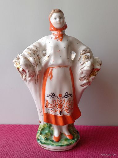 Фарфоровая статуэтка. Девушка со снопом. Крестьянка. Колхозница. Карандашница ЛФЗ.