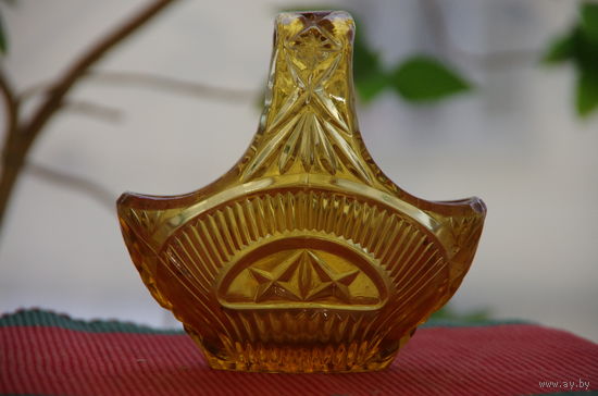 Ваза - корзинка  (  НЕМАН )  редкая   ( ширина 15,5 см , высота 15 см