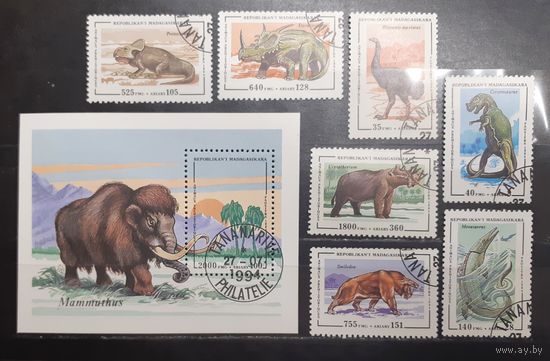 Мадагаскар. 1994 год. Динозавры. Доисторическая фауна (блок и 7 марок) (1224)