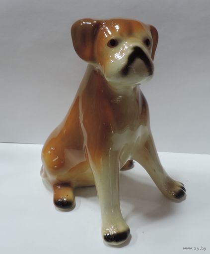 Статуэтка фарфоровая "Собачка" 70-80-е годы Европа. Высота 15 см. Заводская царапина на левой лапе внизу.