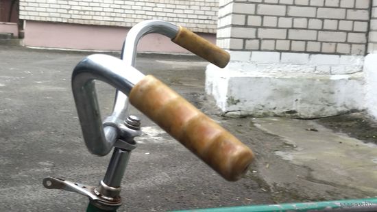 Руль велосипеда Аист, ММВЗ СССР на белых ручках .