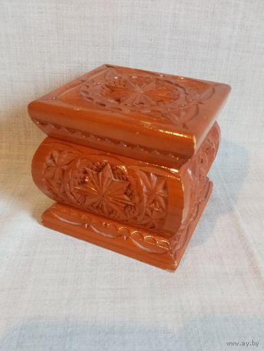 Шкатулка СССР деревянная резная 10х10 см