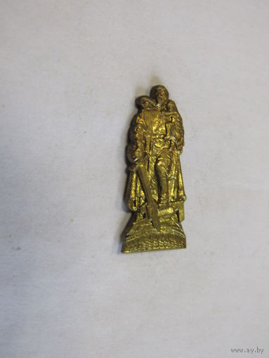 Знак. Значок. "Воин-Освободитель в Трептов парке". Южная группа войск. Армия стран Варшавского договора. ГДР. Германия. Ретро СССР. м