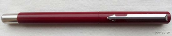 Шариковая Parker красная с трещиной