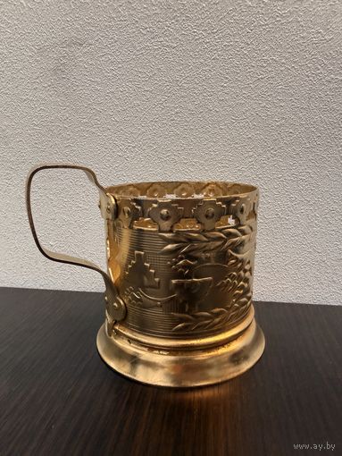 Винтажные подстаканники, выполненные в классическом стиле с элементами ажурной отделки.