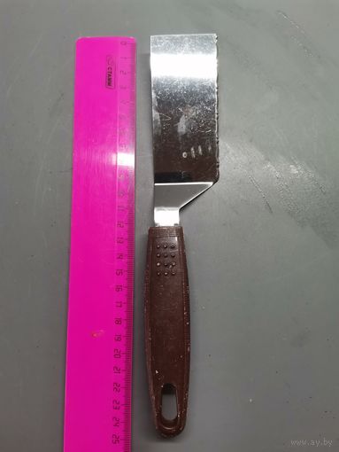 Нож для фигурной резки масла.