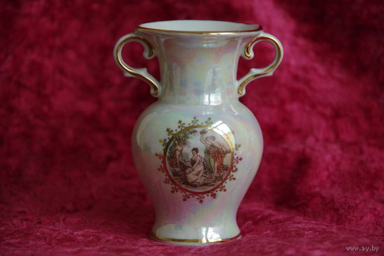 Ваза ( Германия )  9,5 см  ( целая )