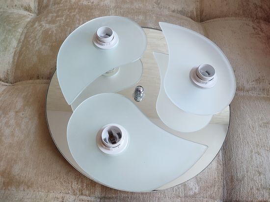 Люстра на 3 лампочки