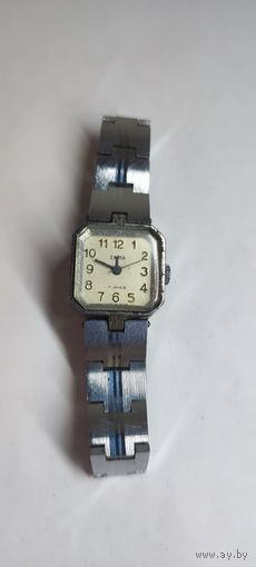Часы заря . СССР. Толстый корпус . С рубля без МЦ. Много лотов с рубля без МЦ.