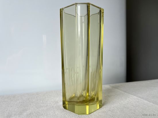 Ваза цветное стекло граненая 16см ЛЗХС агитация