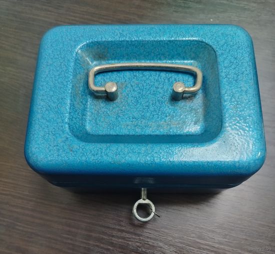 Винтажный металлический кэшбокс (портативный сейф ) .