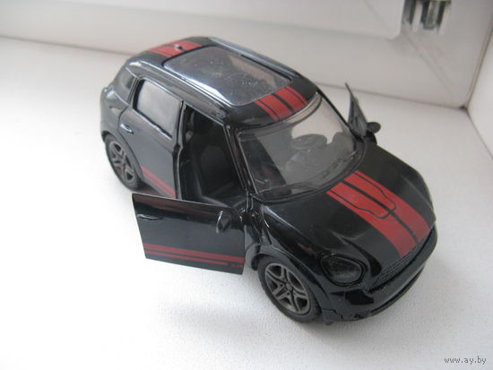 Машинка коллекционная 4