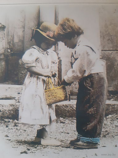 Открытка под ретро Мальчик и девочка