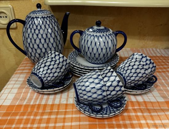 Фарфоровый сервиз (кобальтовая сетка)