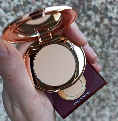 Миниверсия компактной пудры Charlotte Tilbury Airbrush Flawless Finish Complexion perfecting micro powder 3.4 gr в оттенке 2 Medium