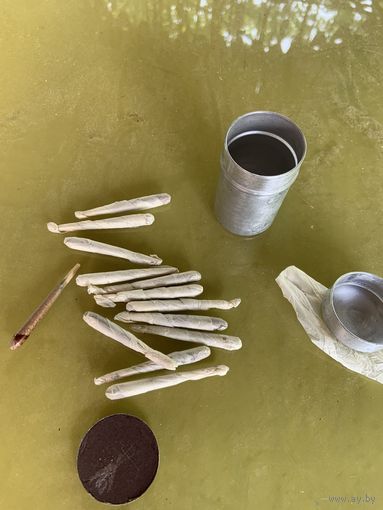 Огромные спички из набора выживания пилотов СССР! В водонепроницаемой коробочке. В крышку для зажигания вставлена "тёрка".