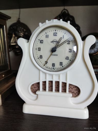 Часы-будильник музыкальные НАИРИ (ЛИРА), карболит, нерж. сталь (редкость). 60-е годы.