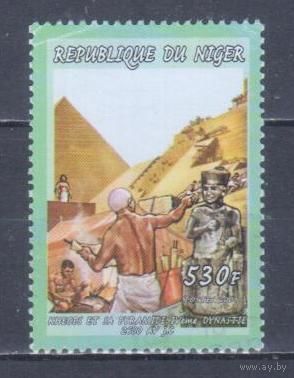 [1096] Нигер 2001. Культура Древнего Египта.Постройка пирамиды Хеопса. Гашеная марка.