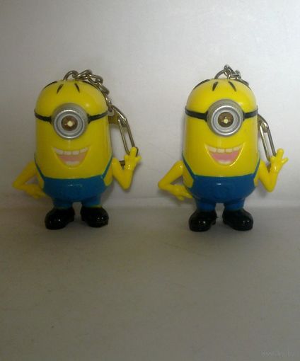 Игрушка брелок фонарик Миньон