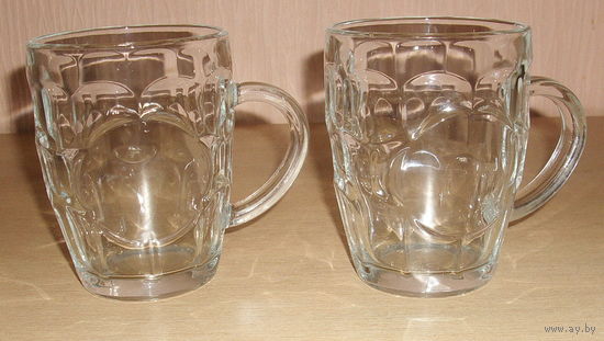 2 пивных бокала.