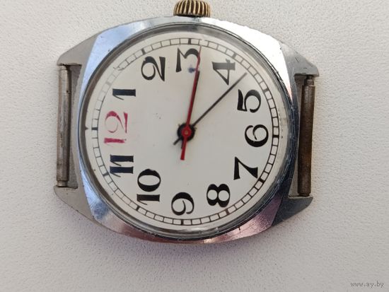 Старые часы из коллекции, баланс цел, идут. Иногда могут останавливаться. Возможно требуется чистка, обслуживание, т.к. долго лежали без хода.