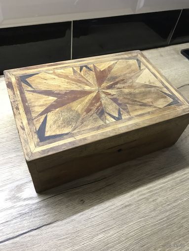 Шкатулка старинная.