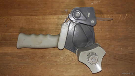 Диспенсер для скотча