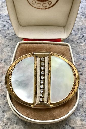 Брошь. Брошь-кулон