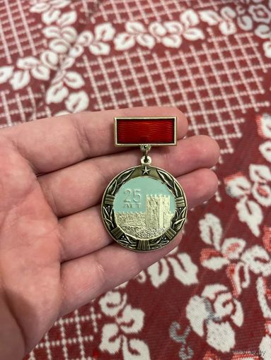 25 лет. В ознаменование освобождения Смоленска. 1943-1968 значок