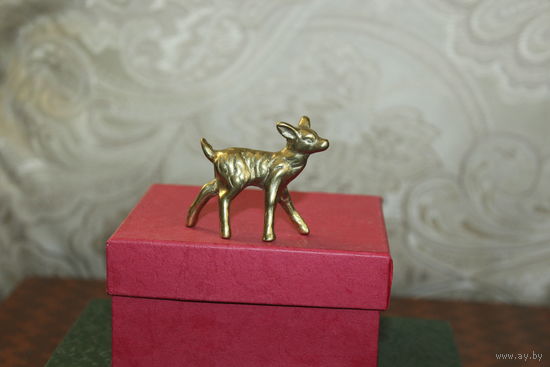 Фигурка "Оленёнок", латунь, небольшого размера, высота 4.2 см., длина 5.3 см.