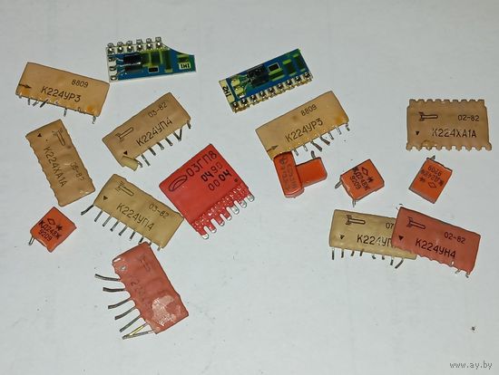 Конденсаторы и микросхемы СССР
