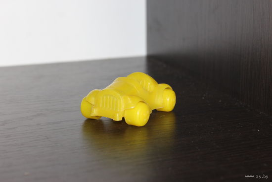 Детская игрушка, пластиковая машинка, из СССР.