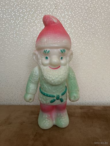 Старый Гном. Пластмасса. Голова вращается. 22 см
