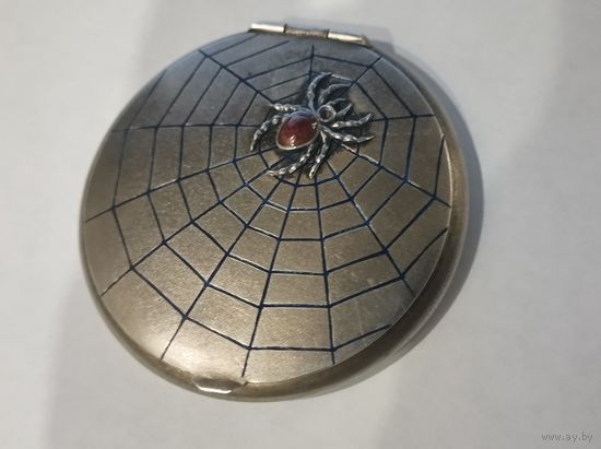 Пудреница Паук в паутине серебро 875 пробы 40е года 20 века.