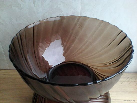 Салатник - "VERECO" Франция - Диаметр 22 см - Высота 11 см.