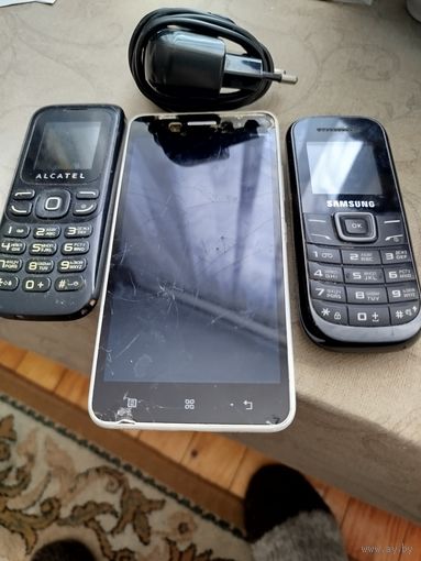 Распродажа - Мобильные телефоны(давно не использовались)+зарядка (ПЕНСИОНЕРЫ...)